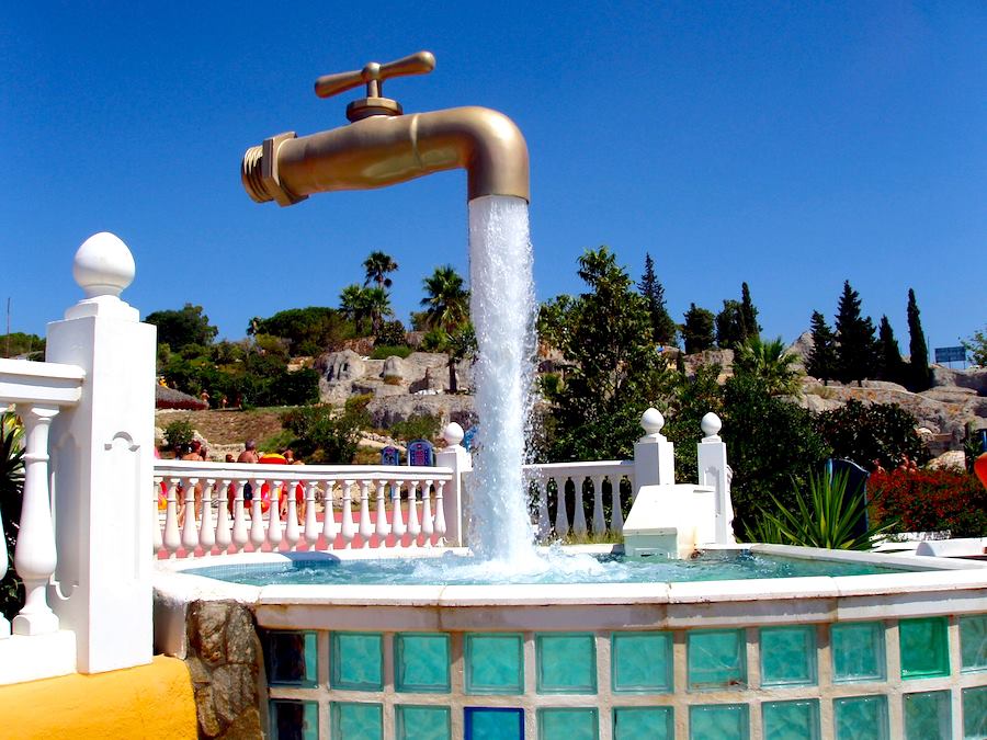 Most Creative Water Fountains From Around the World - (17 Pics)