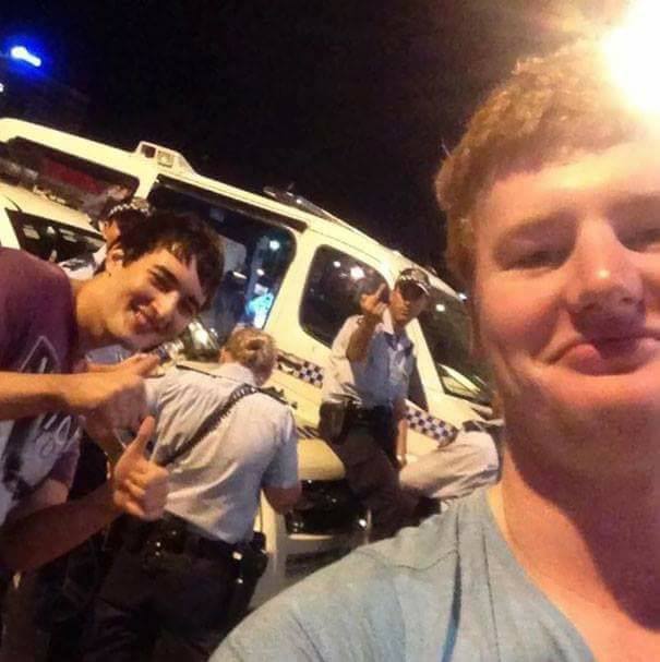 The Worst Selfie Fails By People Who Forgot To Check The Background (36 Pics)