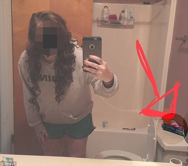 The Worst Selfie Fails By People Who Forgot To Check The Background 36