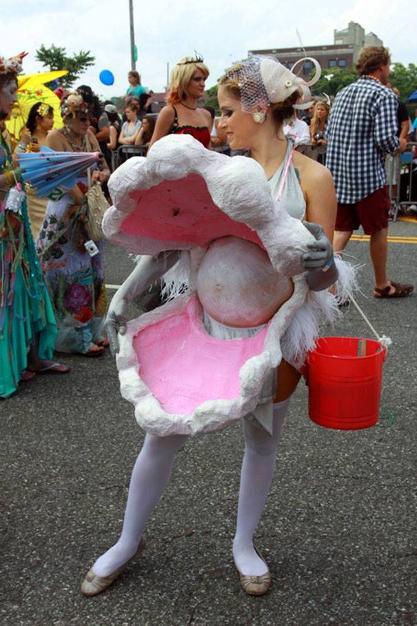 Pregnant Women Costume Ideas For Halloween! (18 Pics)