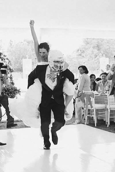 18 Most Creative And Funny Wedding Pics You Have Ever Seen