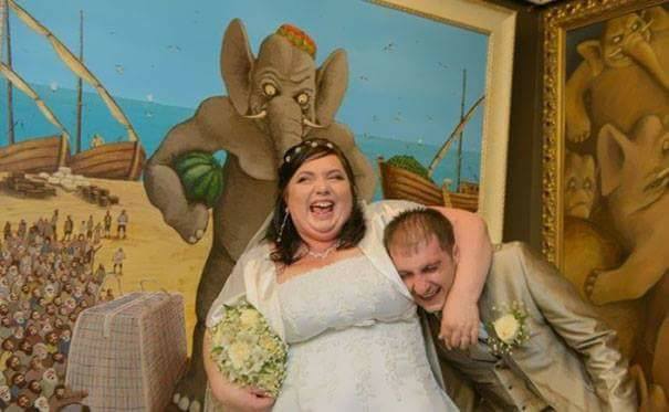 Awkward Wedding Photos (25 Pics)