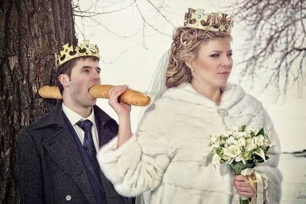 Awkward Wedding Photos (25 Pics)