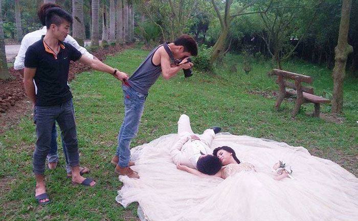 25+ Photos That Prove Wedding Photographers Are Crazy
