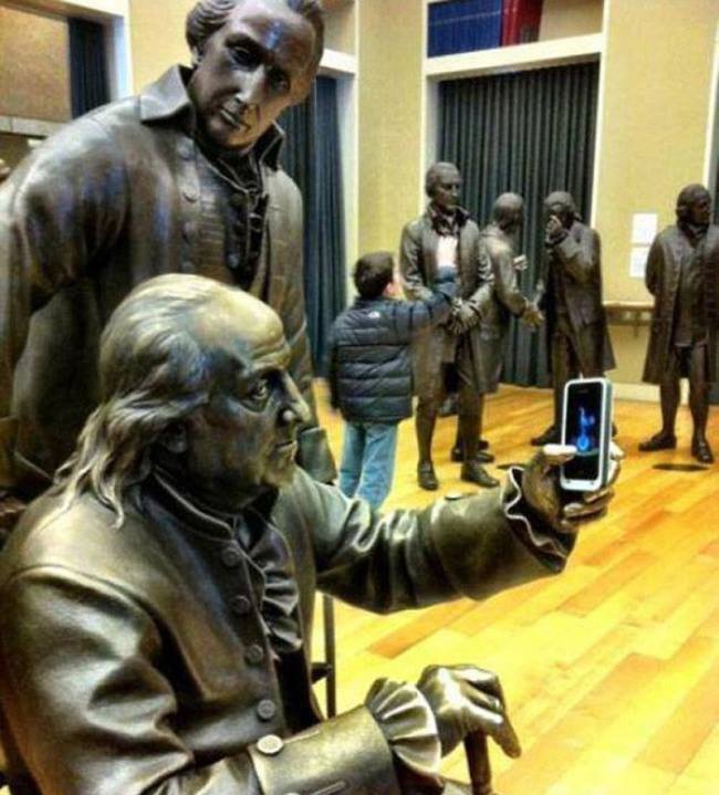 People Who Know How to Have Fun With The Statue (20 Pics)
