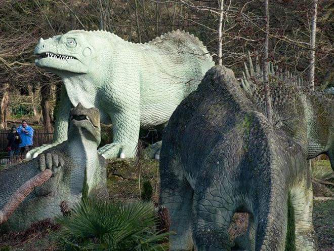 Hilariously Terrible Dinosaur Park Failures (23 Pics)