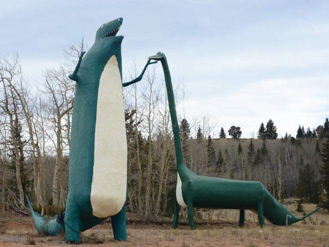 Hilariously Terrible Dinosaur Park Failures (23 Pics)