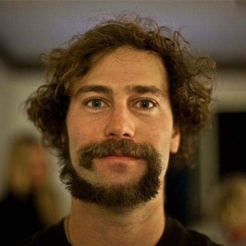 Men Who Decided To Try The ‘Monkey Tail’ Beard Look (30 Pics)
