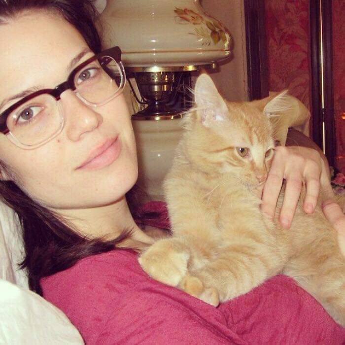 Celebs Who Are Well-Known Cat People (29 Pics)