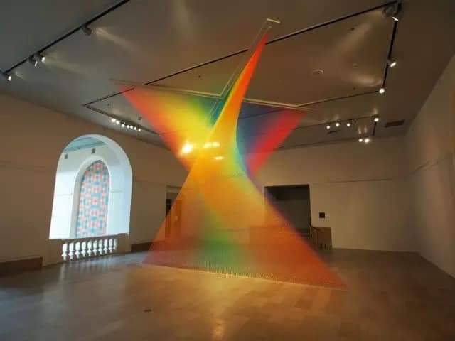 A rainbow show made in Toledo Museum of Art By the Mexican artist Gabriel Dawe