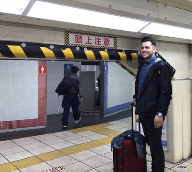 When Tall People Travel To Japan (22 Pics)