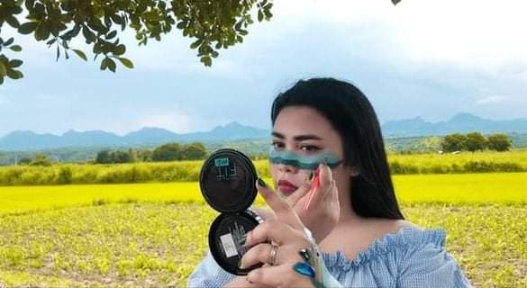 A Filipina artist Goldie Yabes  blends herself with the beauty of nature by  camouflaging her face with paint and cosmetics