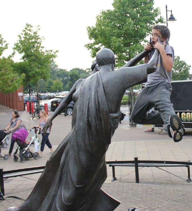 Statues Have Started To Attack People! (25 Pics)
