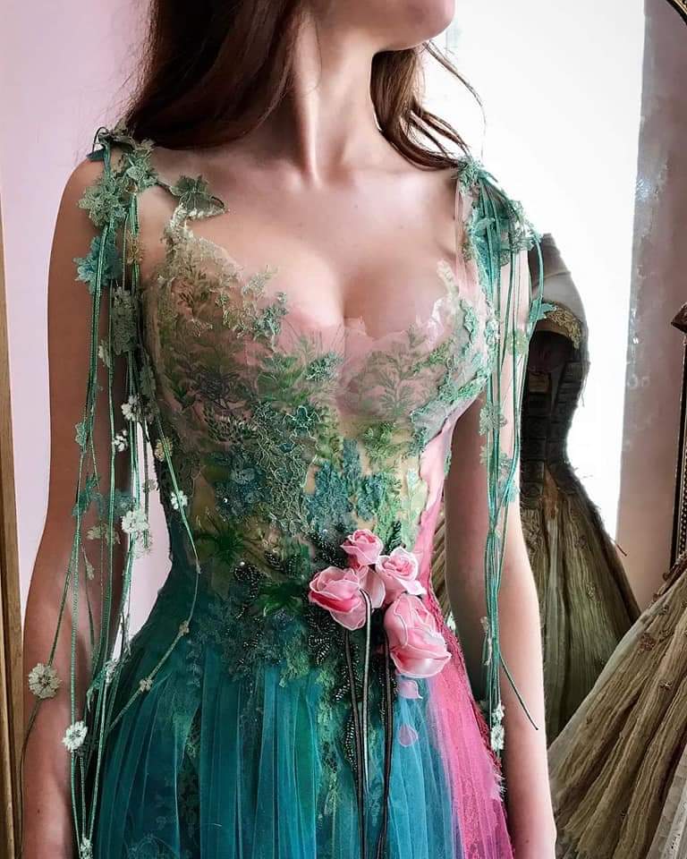 French woman creates exquisite dresses like you've never seen before (25 Pics)