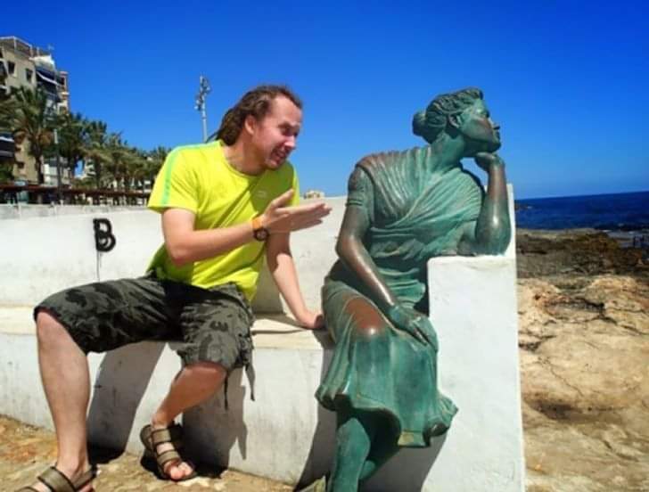 People That Had Too Much Fun Posing With Statues (16 Pics)