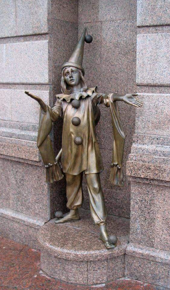 The most creative statues Ever! (25 Pics)
