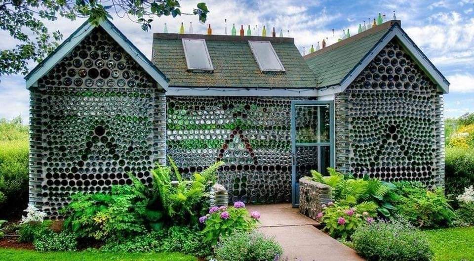 How to construct houses with plastic bottles! (21 Pics)