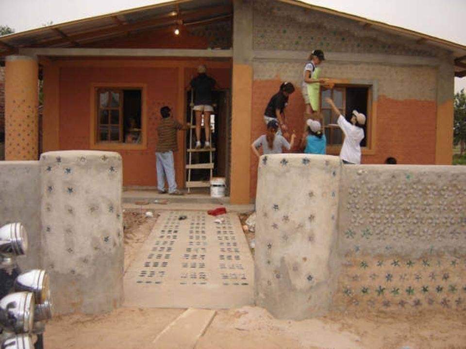 How to construct houses with plastic bottles! (21 Pics)