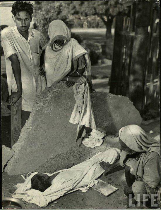 25 Photos Of Partition Of India And Pakistan That Are so powerful They'll Move You To Tears ( Set -1 )