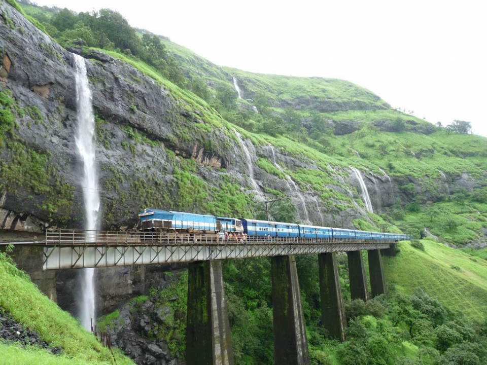 Indian Railways - 7 Breathtakingly Beautiful Train Routes