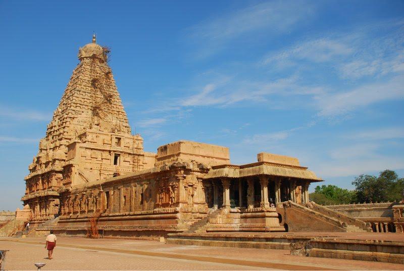 Amazing Brihadeeshwara Temple where Shadow Disappears in the Noon
