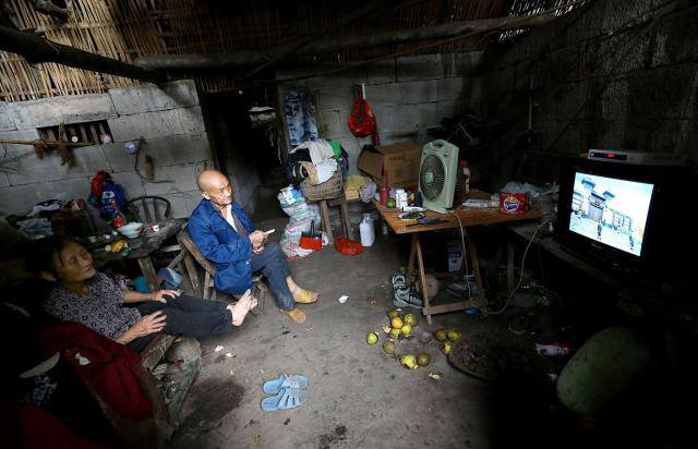 Elderly couple have been living in a cave for the past 54 years in China