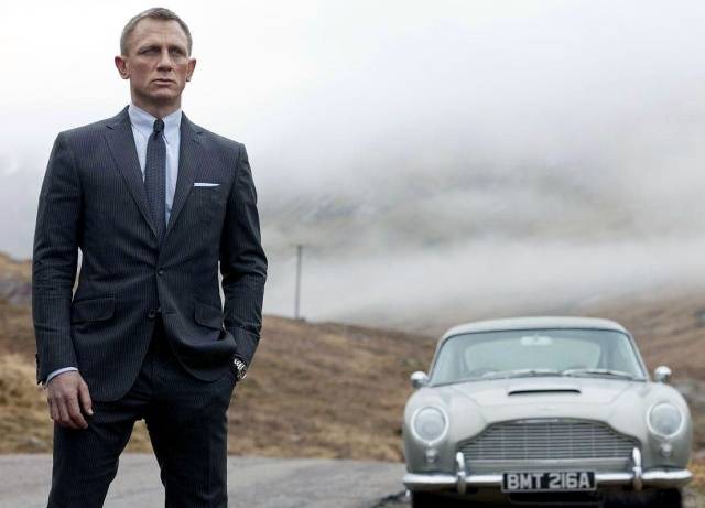 Daniel Craig looks VERY different, Not Very Bond-Looking At The Moment (6 pics)