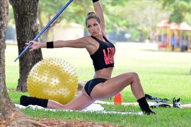 Fit Girls That Are Almost Too Hot to Handle (60 pics)