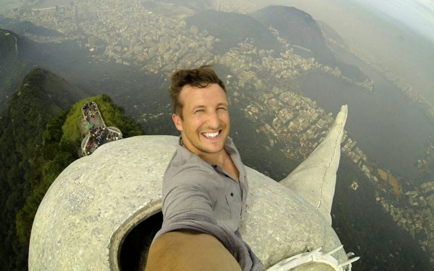 15 People Who Took The Most Dangerous Wild Selfies