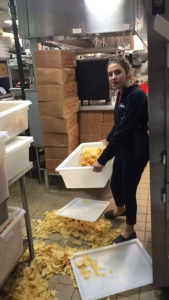 If You Get Bored At Work… Do Something Crazy (13 pics)