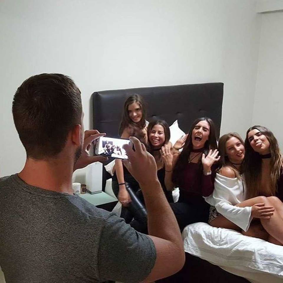 The Reality Behind Instagram girls’ Photos (36 Pics)