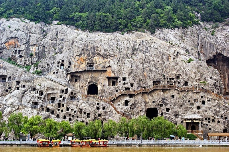 Longmen  Grottoes - The Magnificent Ancient Buddist Caves in China