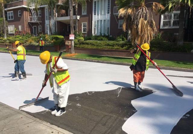 Los Angeles Has Found A Great Way To Battle Heat (8 pics)