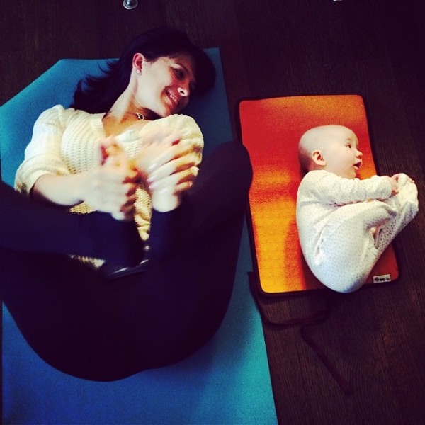 18 Stunning Yoga Poses by A Mother and Daughter 