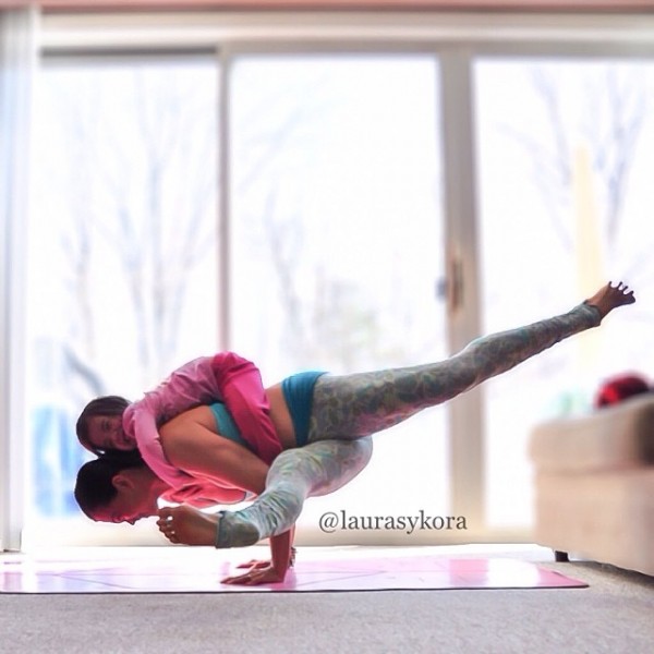 18 Stunning Yoga Poses by A Mother and Daughter 