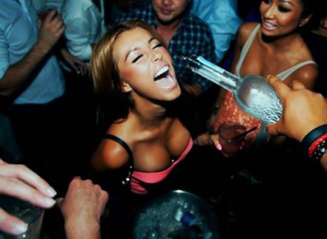 Girls Never Stop Partying! (60 pics)
