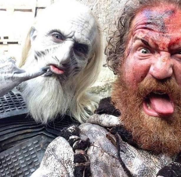 Behind The Scenes Of “Game Of Thrones” (50+ pics)